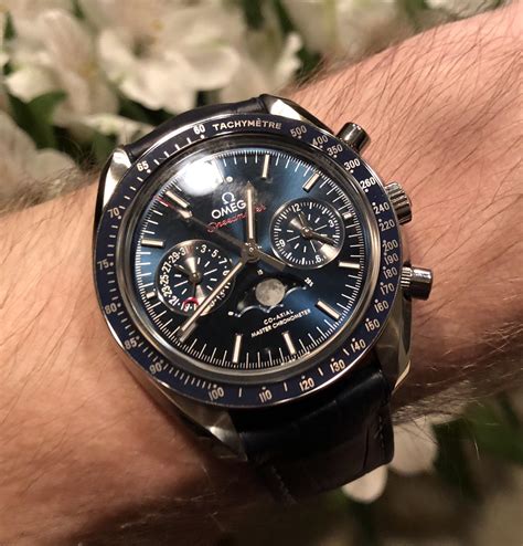 omega speedmaster professional moonwatch moonphas